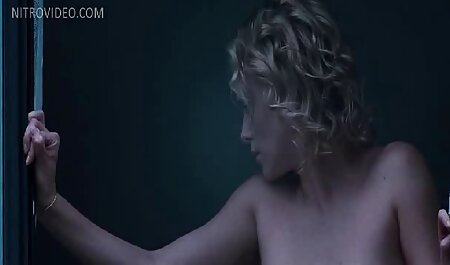 Victoria thủ dâm trong phm sec khong che vớ và giày cao gót