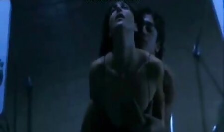 Tia Jones đầu đỏ cởi quần phim sec kg che áo trên ghế