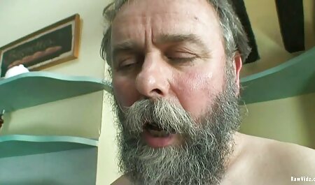 Lola phm sec khong che Melo hôn một cô gái